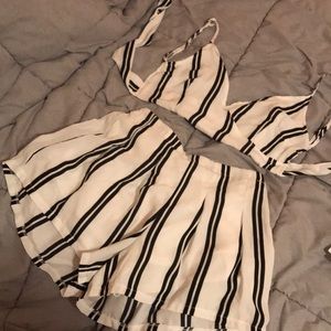 WHITE AND BLACK STRIPE SHORT AND CROP TOP SET